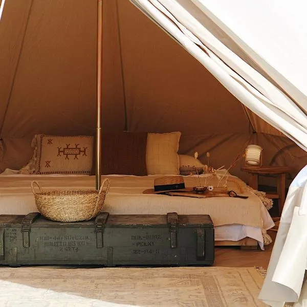 Bell Tent Parc Bûten Jubbega, hotel v destinaci Jubbega-Schurega