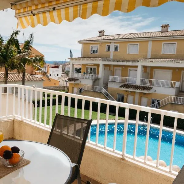 Townhouse with terraces and communal pool, hotel v destinácii Gandía