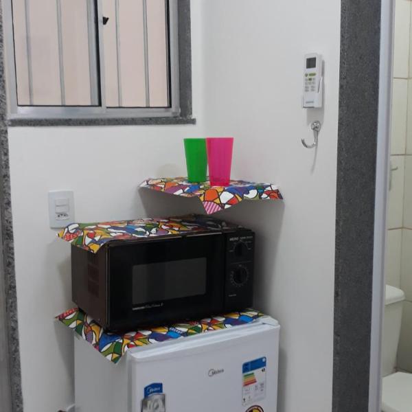 Sua Kitnet na Praia 12 Atenção PEQUENA Só prá dormir Ambiente Familiar Ar Cond TV Microondas Frigobar Internet Centro - Foto 3