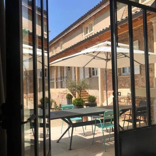Chambres d'hôtes Vers la Croix, hotel em Leynes