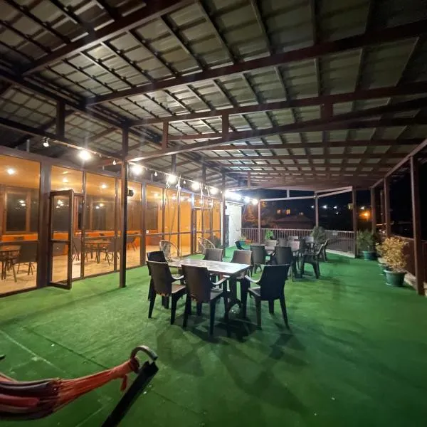 Guest House Royal Comfort With Terrace, hotel v destinaci Kutaisi