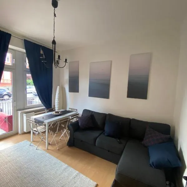 Ruhige gemütliche Wohnung Altbau in zentraler Lage Wiesbaden, Hotel in Wiesbaden
