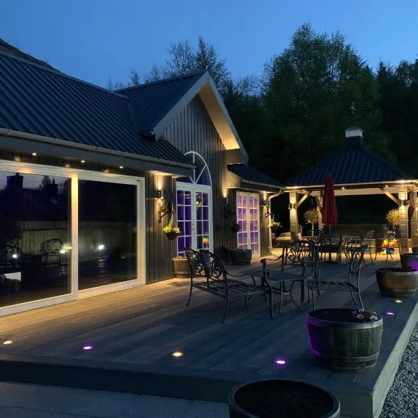 Little Fox Lodge Luxury Hideaway with Hot Tub Glencoe Near Fortwilliam, hotel v destinaci Glencoe
