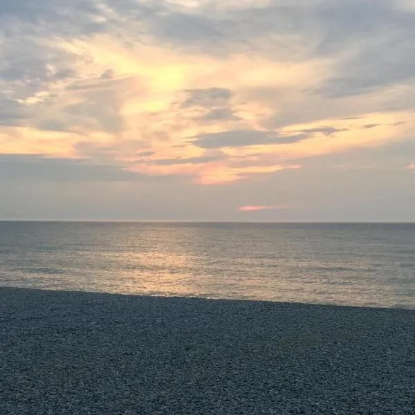 Studio à 20m de la mer、メール・レ・バンのホテル