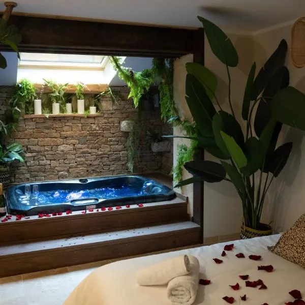 Hébergement insolite avec jacuzzi privatif Millau, hotel v destinaci Millau