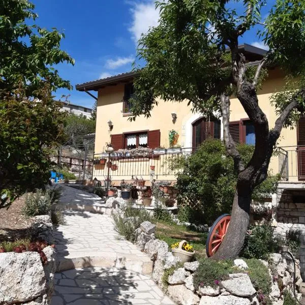 IL GIRASOLE, hotel v destinaci Castelvecchio Calvisio