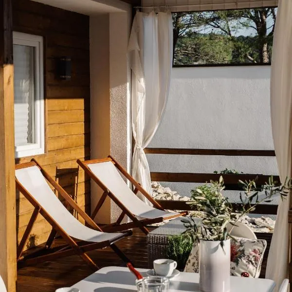 Nature House with a wooden porch - Pasika, house Luca、プチシャのホテル