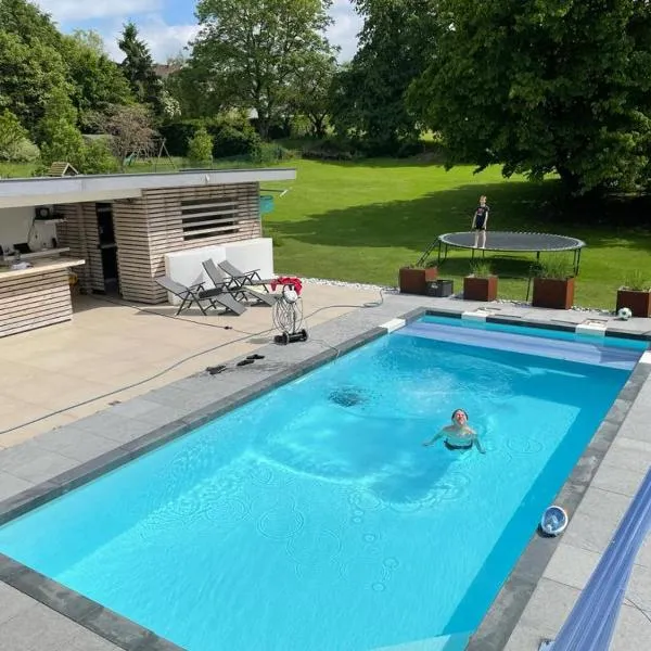 Appartement 5 personnes avec accès piscine et jacuzzi, hotel in Villers-la-Ville