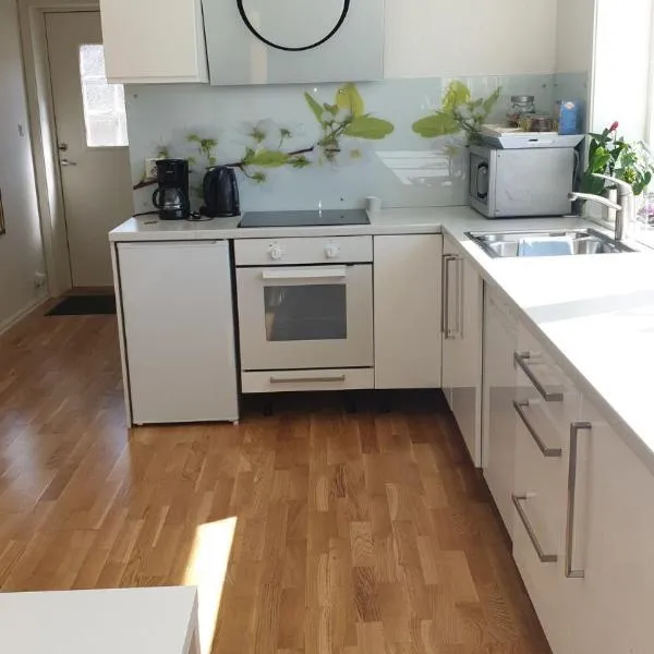 Modern basement apartments Stavanger, Sola airport, Kjerag, Preikestolen, hotel a Stavanger