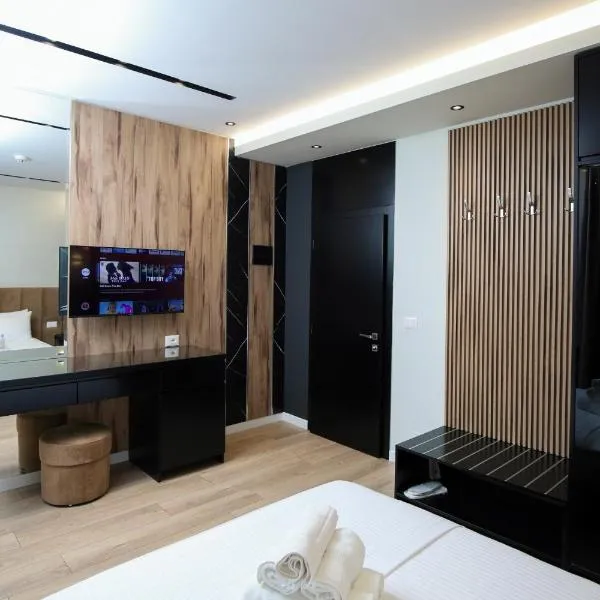 Hotel Three, hotel di Vlore