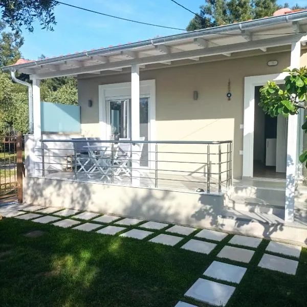 Villa Christos Family Bungalow Pachis Beach, viešbutis mieste Pachis