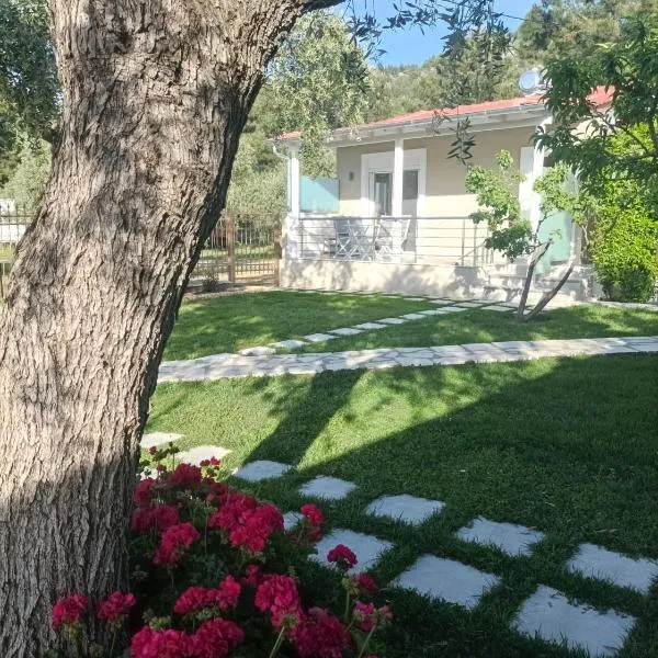 Villa Christos Family Bungalow Pachis Beach-Glyfoneri، فندق في باتشيس