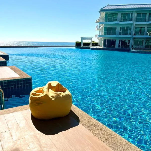 On-the-Beach Seaview With Direct Pool Access - 1 Bedroom by Sweethome、Ban Bo Khaemのホテル