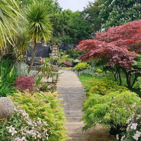 Tropical Garden Oasis Rooms, hotel in Birmingham