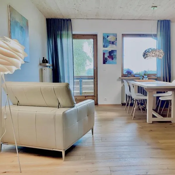 Ferienwohnung ChiemseeAlpenBlick, hotel in Breitbrunn am Chiemsee