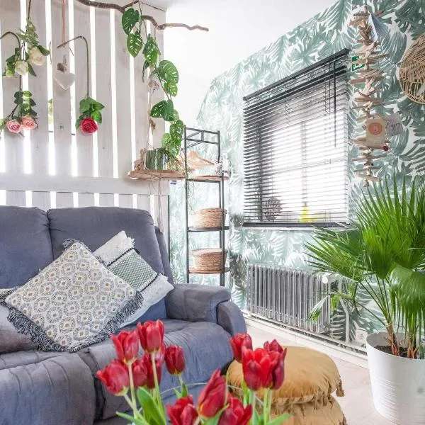 Zalig Cosy appartement 2-4 pers.fietsen & tuin, hotel a De Haan