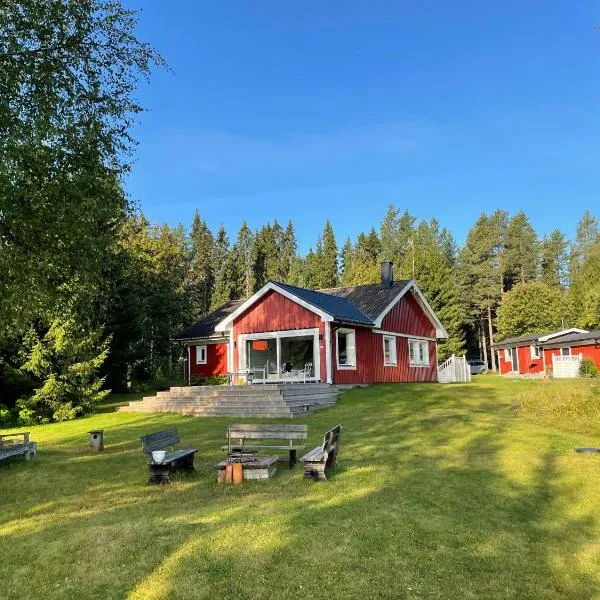 Beautiful house in the nature with private river access, hotel v destinaci Luleå