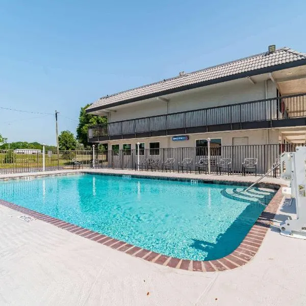 Motel 6 Tampa Near Fairgrounds - Casino, hotel di Tampa
