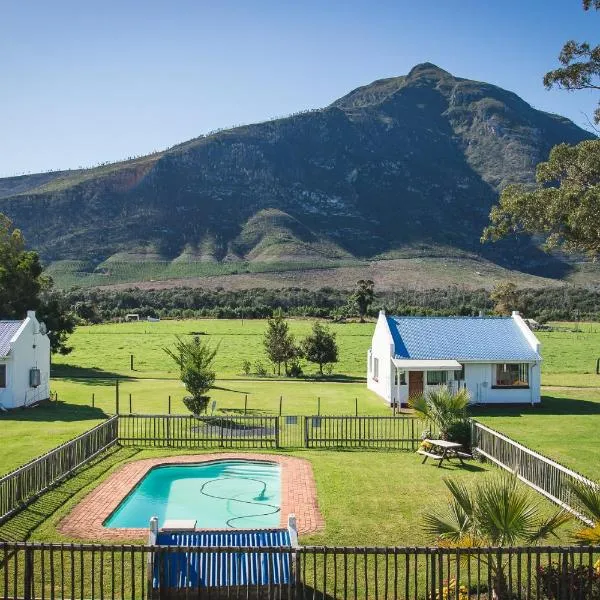 Tsitsikamma Cottages, hotel in Oubosrand