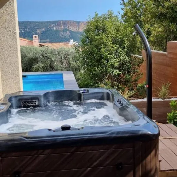 Rêves de vie, appartement vue mer, grande piscine privée , spa privatif, hotel v destinaci Cassis