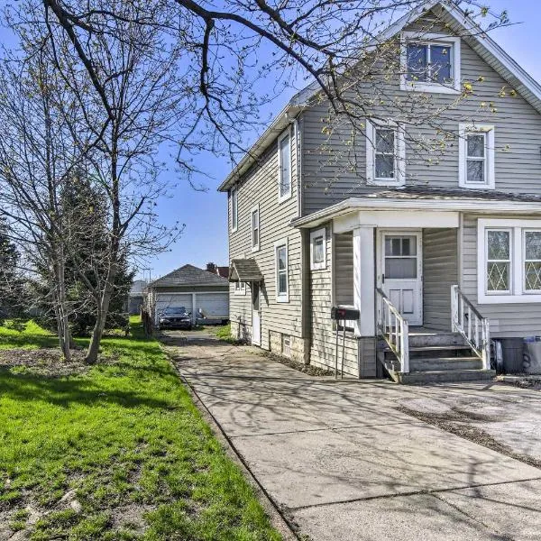 Dog-Friendly Home about 14 Mi to Highmark Stadium, hotel in Cheektowaga