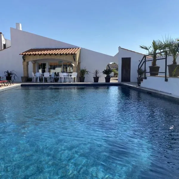 Hôtel du Pont Blanc, Hotel in Saintes-Maries-de-la-Mer