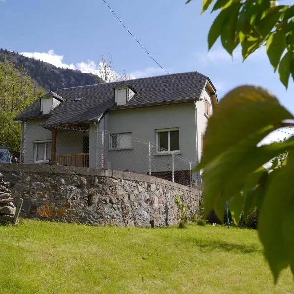 Maison de montagne proche Gavarnie 12-14 personnes, hotel in Gèdre