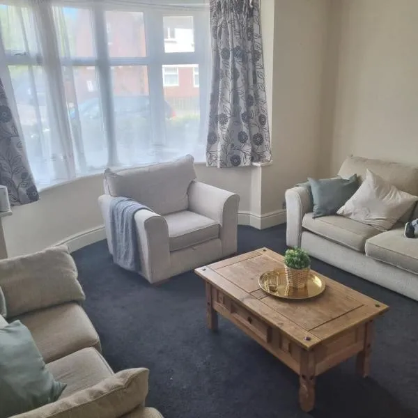 Lovely residential home 2 bed apartments, hotel v destinaci Goodmayes