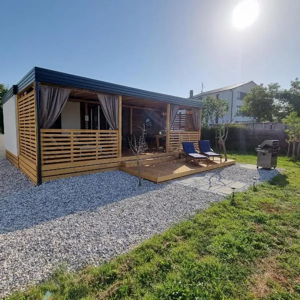 Mobilehome Elena Premium with Pool, Istria, hotel a Banjole