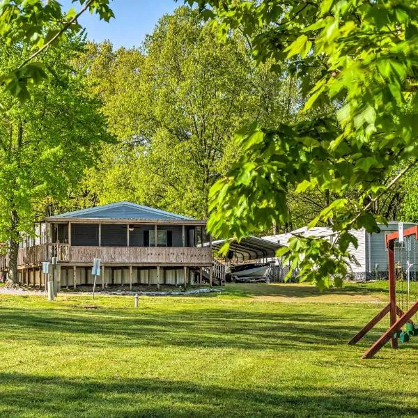 Cozy Hardin Retreat with Lake Kentucky View!: Murray şehrinde bir otel