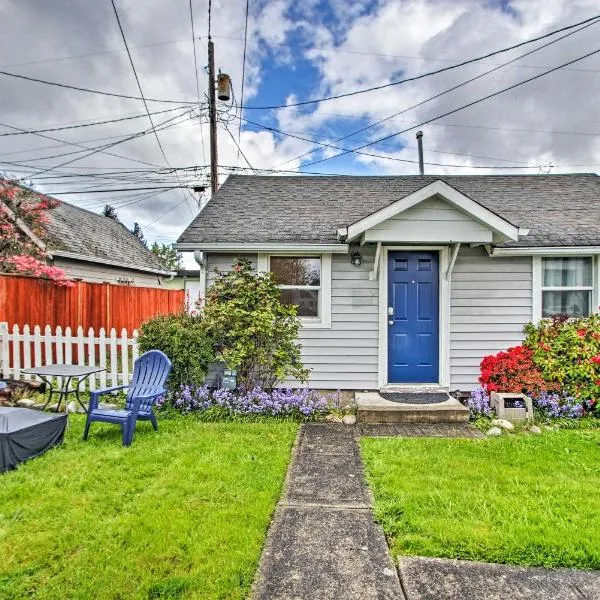 Lovely Tacoma Cottage with Fire Pit, Near Dtwn!, hotel in Tacoma
