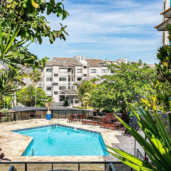 Apto com sacada e churrasq 260m Praia Brava COI302