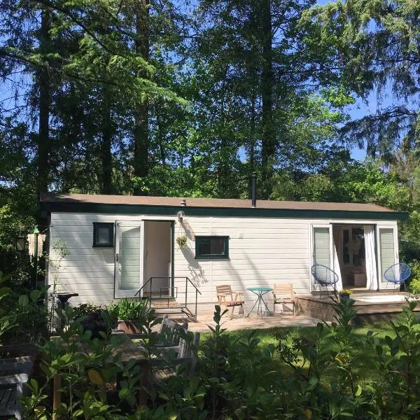 Sfeervol vakantiehuisje in bosrijke omgeving, hotel u gradu Vorden