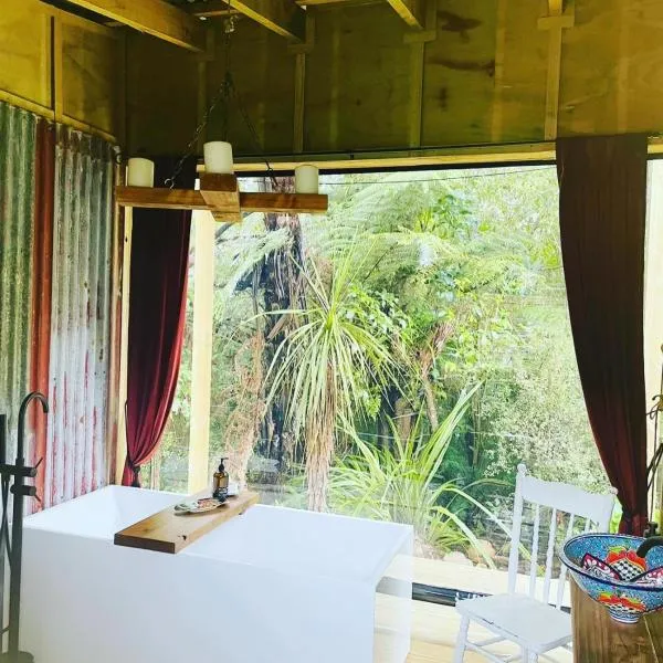 The kauri Tree Pod - Off Grid Experience, hotel v destinaci Levin