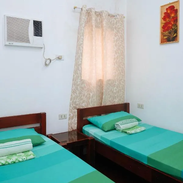 C Star Travellers Inn, hotel v destinaci Oslob