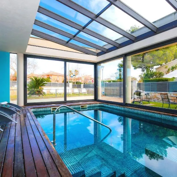 Villa Girasol piscina climatizada Planet Costa Dorada, hotel sa Vilafortuny