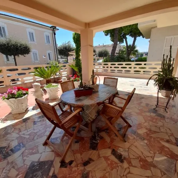 BOUGANVILLE casa vacanza ambiente climatizzato con wi fi, hotel in Pineto