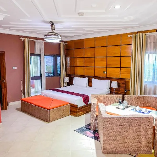 Triple Hill Hotel, hotel v destinaci Weija