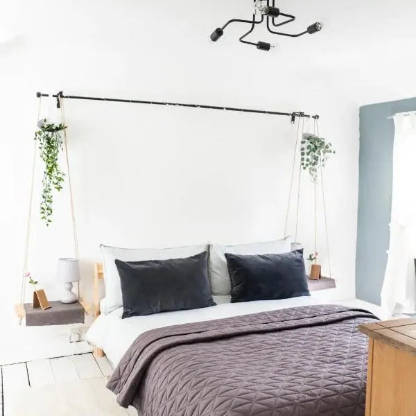 Cute Self Catering Flat in the Brecon Beacons, hotel in Crickhowell