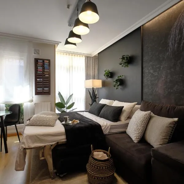 El Balconcillo - Apartamento boutique en pleno centro - Grupo Querbes、ヒホンのホテル