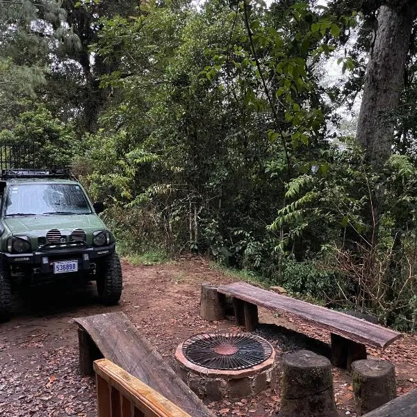 La Bromelia/Cabaña de Montaña, Cerro de la Muerte., hotel v destinácii Tres de Junio