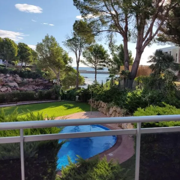 Paraíso en Cala Llobeta, hotel v destinaci Calafat