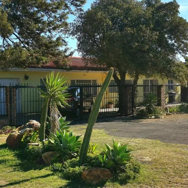 Riverside Villa, hotel in Gordonʼs Bay