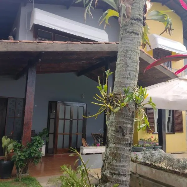 Hostel Lê Castelle, hotel in Caraguatatuba