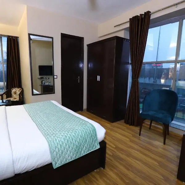 Hotel Palm Grand Naraina New Delhi - Couple Friendly Local IDs Accepted