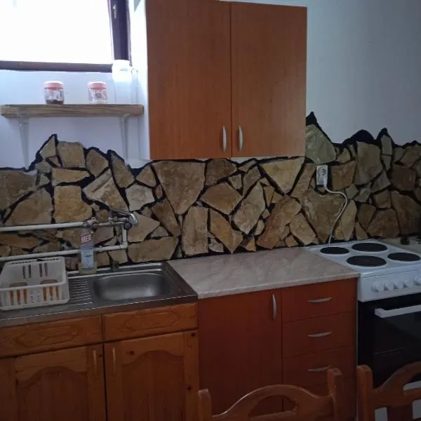 Vikendica kod Brice, hotel v destinaci Jevtići