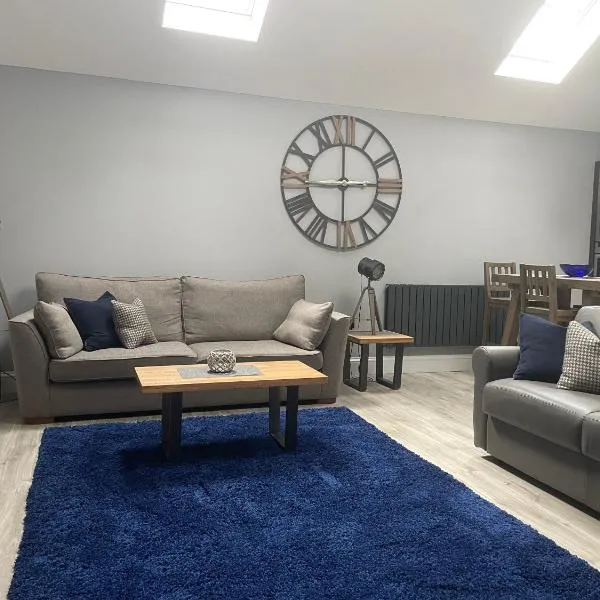 The Store by Caithness Luxury Apartments NC500 - Luxury modern conversion with open plan living - Sleeps 4, hotel in Wick