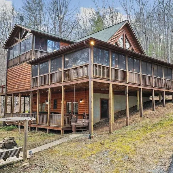Relaxing Cabin near Bear Claw Vineyard, Hot Tub, Game Room, Pet Friendly, hotel in Oasis