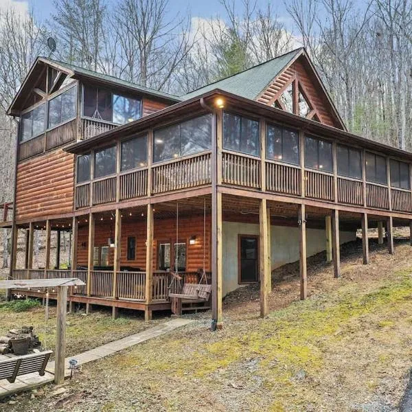 Relaxing Cabin near Bear Claw Vineyard, Hot Tub, Game Room, Pet Friendly, sleeps10, hotel v destinaci Blue Ridge