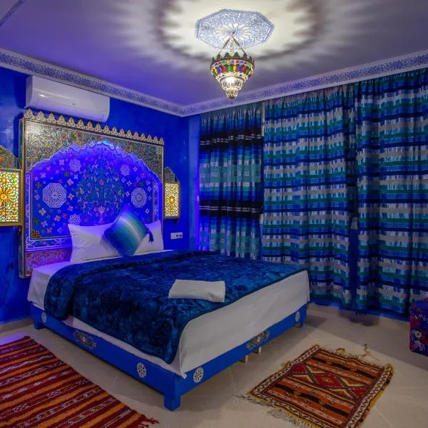 Puerta Azul: Şafşavan şehrinde bir otel